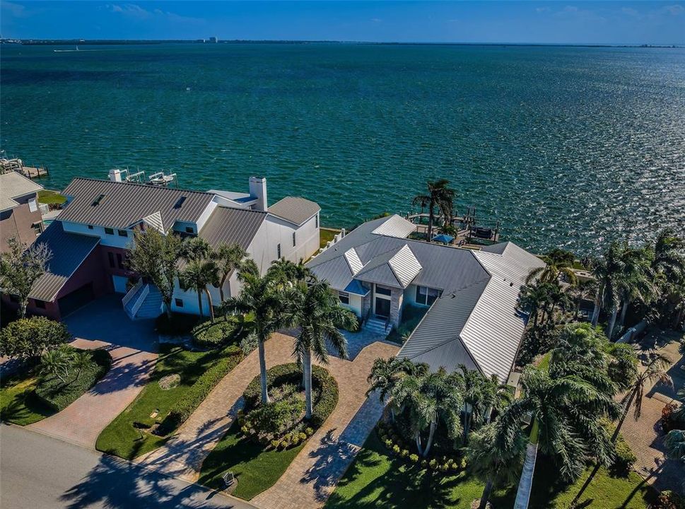 合同活跃: $3,599,000 (4 贝兹, 3 浴室, 3310 平方英尺)