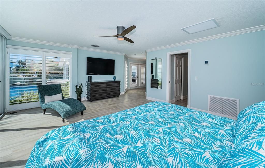 合同活跃: $3,599,000 (4 贝兹, 3 浴室, 3310 平方英尺)