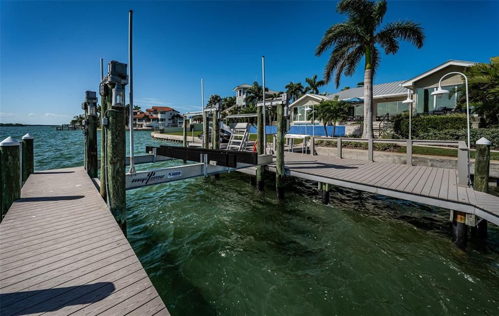 合同活跃: $3,599,000 (4 贝兹, 3 浴室, 3310 平方英尺)