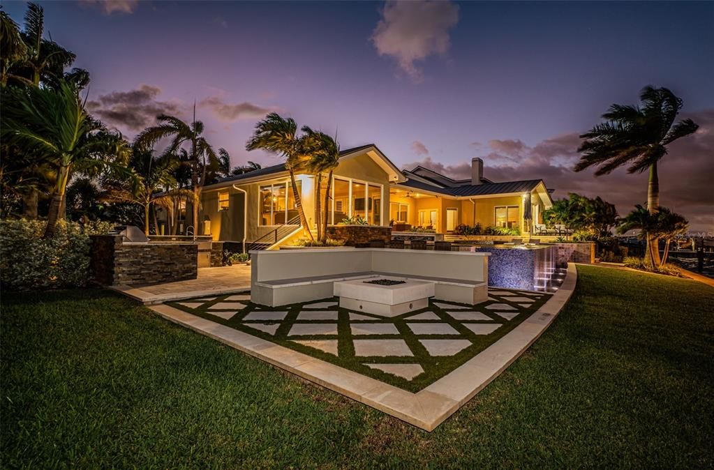 合同活跃: $3,599,000 (4 贝兹, 3 浴室, 3310 平方英尺)