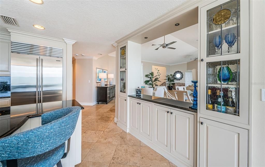 合同活跃: $3,599,000 (4 贝兹, 3 浴室, 3310 平方英尺)