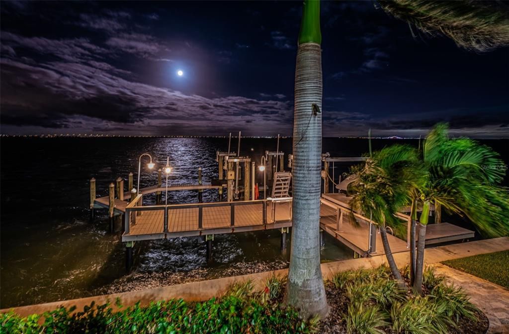 合同活跃: $3,599,000 (4 贝兹, 3 浴室, 3310 平方英尺)