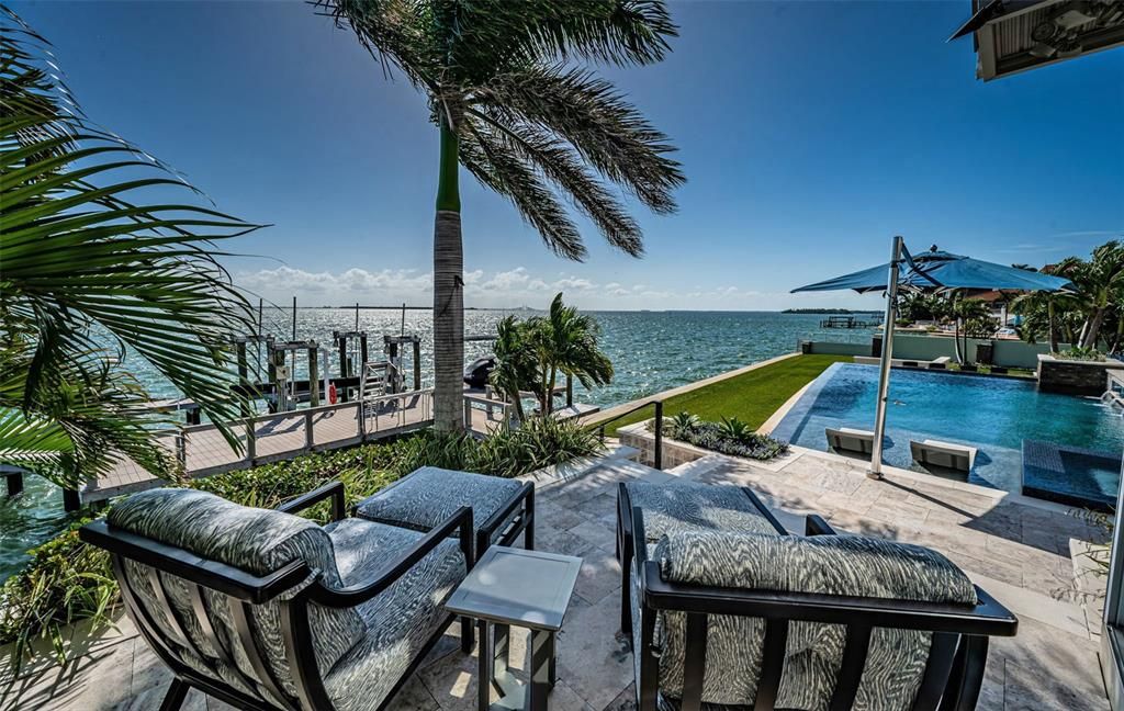 合同活跃: $3,599,000 (4 贝兹, 3 浴室, 3310 平方英尺)