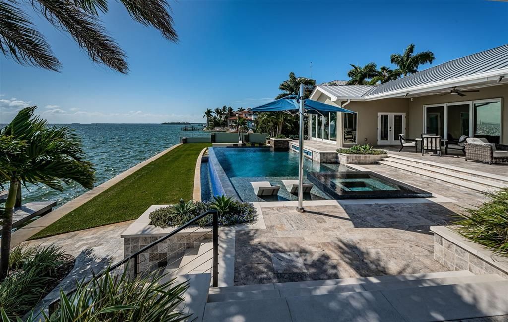 合同活跃: $3,599,000 (4 贝兹, 3 浴室, 3310 平方英尺)