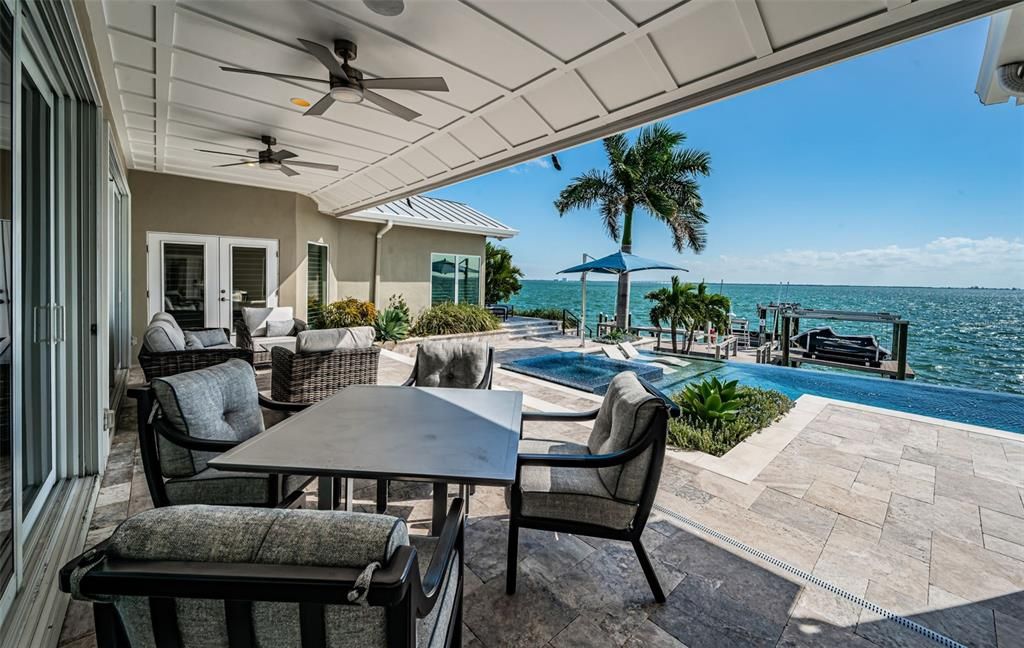 合同活跃: $3,599,000 (4 贝兹, 3 浴室, 3310 平方英尺)