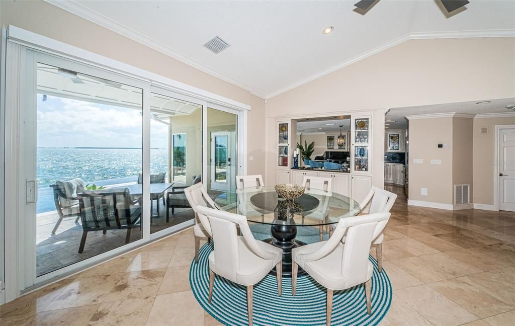 合同活跃: $3,599,000 (4 贝兹, 3 浴室, 3310 平方英尺)