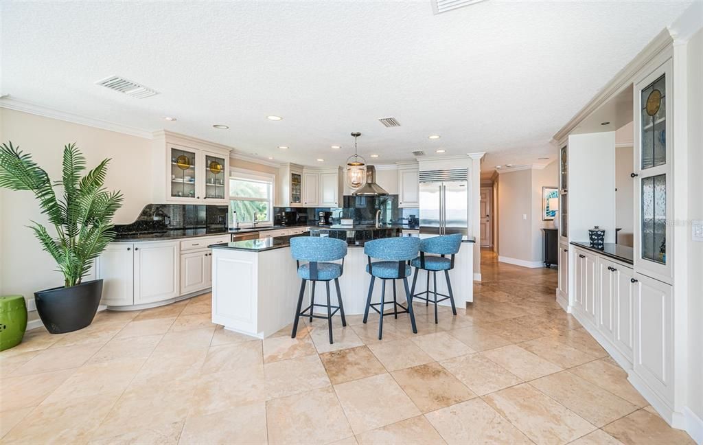 合同活跃: $3,599,000 (4 贝兹, 3 浴室, 3310 平方英尺)