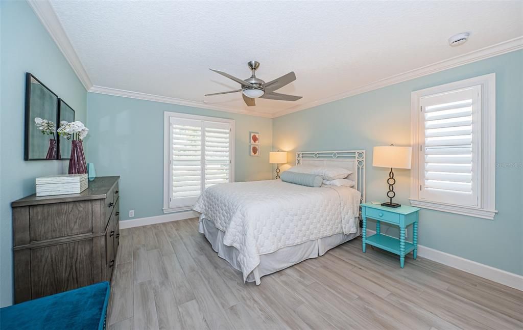 合同活跃: $3,599,000 (4 贝兹, 3 浴室, 3310 平方英尺)