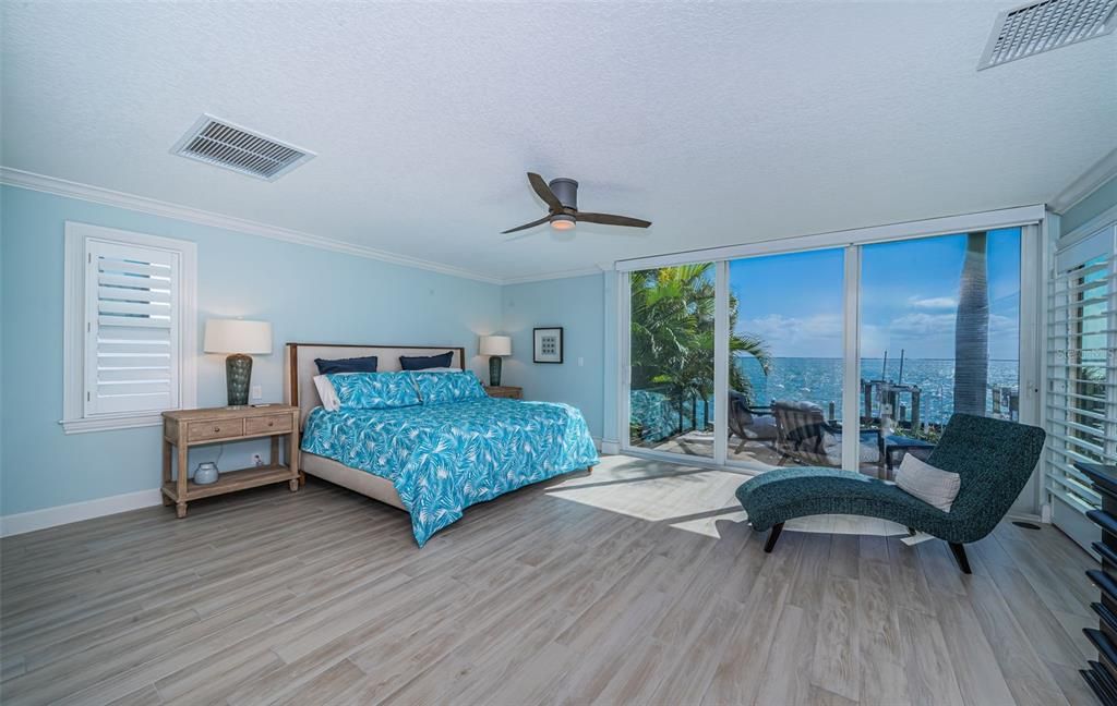 合同活跃: $3,599,000 (4 贝兹, 3 浴室, 3310 平方英尺)