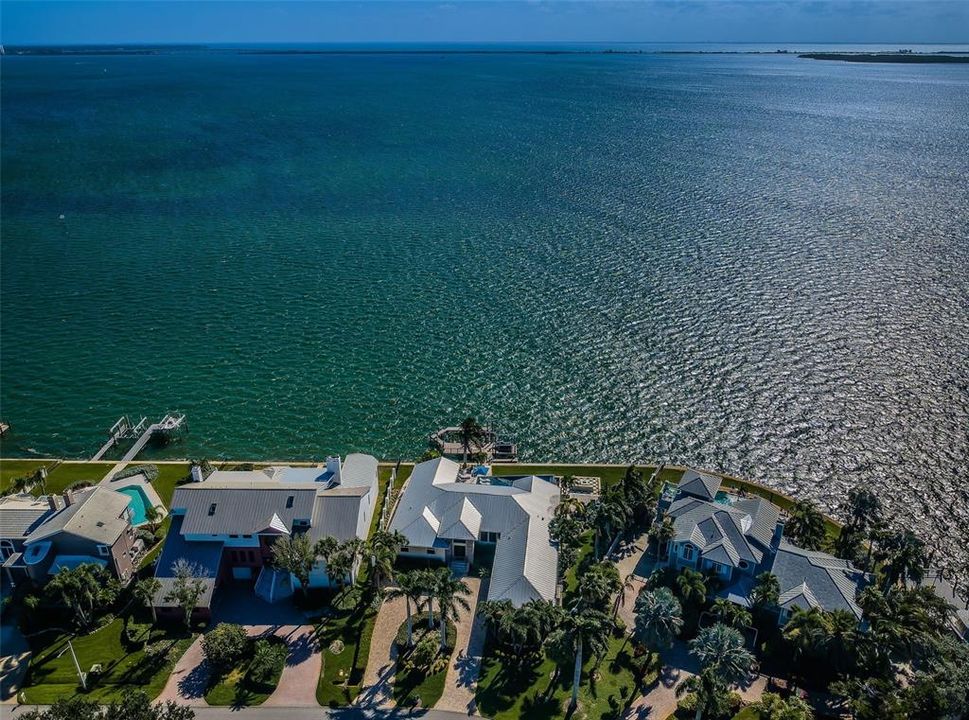 合同活跃: $3,599,000 (4 贝兹, 3 浴室, 3310 平方英尺)