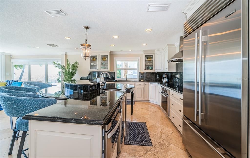 合同活跃: $3,599,000 (4 贝兹, 3 浴室, 3310 平方英尺)