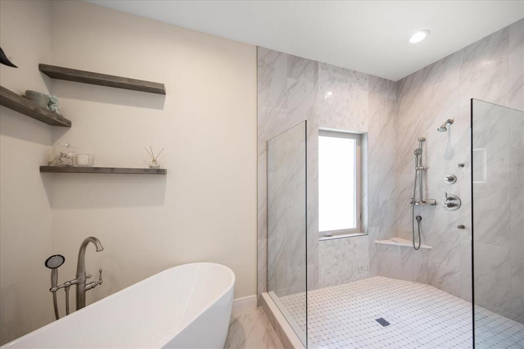 На продажу: $2,400,000 (4 спален, 4 ванн, 3642 Квадратных фут)