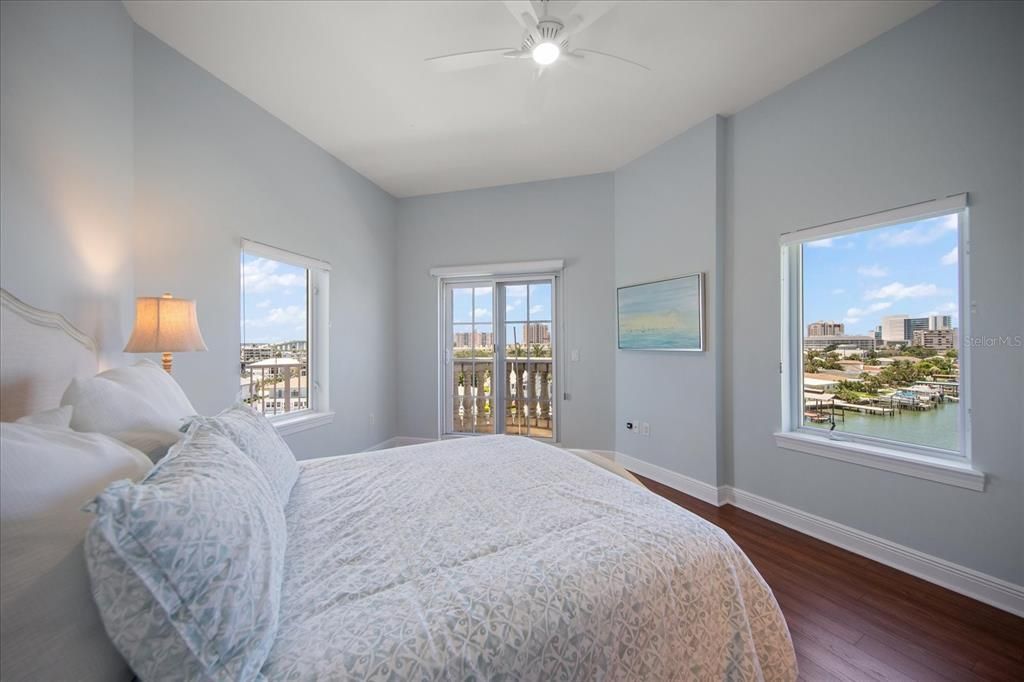 На продажу: $2,400,000 (4 спален, 4 ванн, 3642 Квадратных фут)