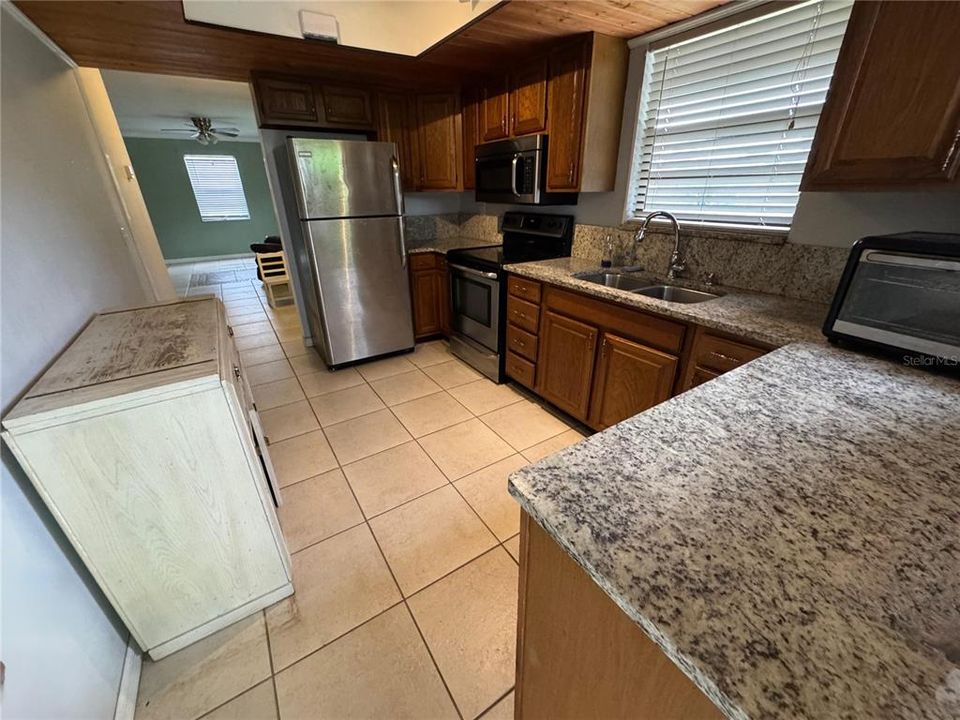 For Rent: $2,000 (2 beds, 2 baths, 962 Square Feet)