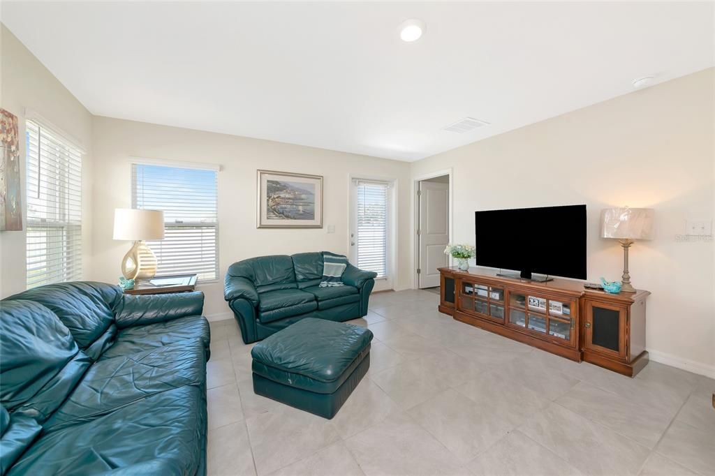 En Venta: $321,900 (3 camas, 2 baños, 1232 Pies cuadrados)