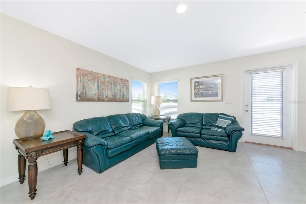 En Venta: $321,900 (3 camas, 2 baños, 1232 Pies cuadrados)