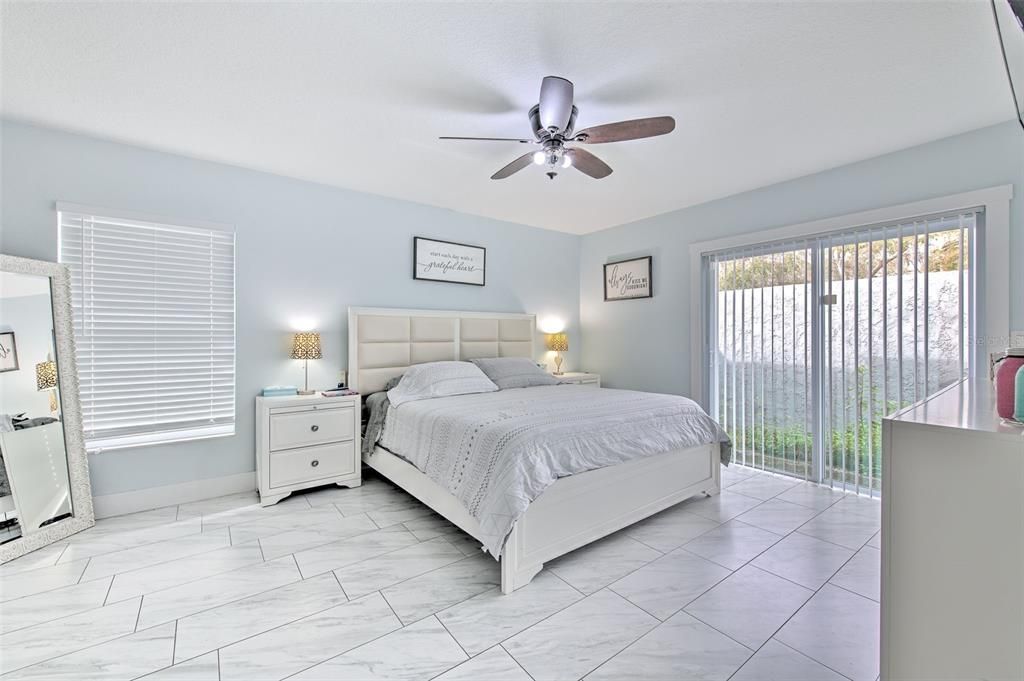 Activo con contrato: $489,000 (4 camas, 2 baños, 2110 Pies cuadrados)