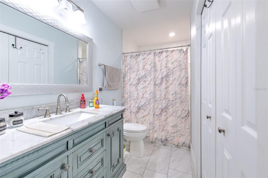 Activo con contrato: $489,000 (4 camas, 2 baños, 2110 Pies cuadrados)