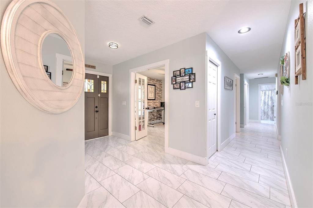 Activo con contrato: $489,000 (4 camas, 2 baños, 2110 Pies cuadrados)