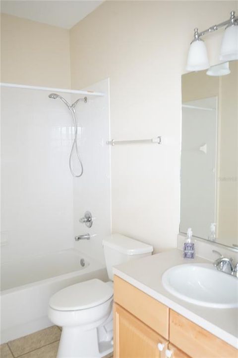 На продажу: $213,000 (2 спален, 2 ванн, 1194 Квадратных фут)