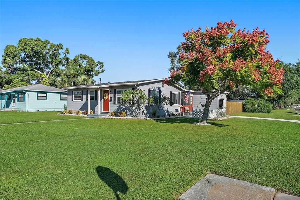 Active With Contract: $310,000 (3 beds, 1 baths, 816 Square Feet)