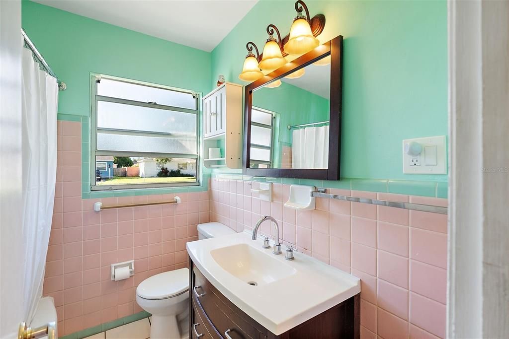 Active With Contract: $310,000 (3 beds, 1 baths, 816 Square Feet)