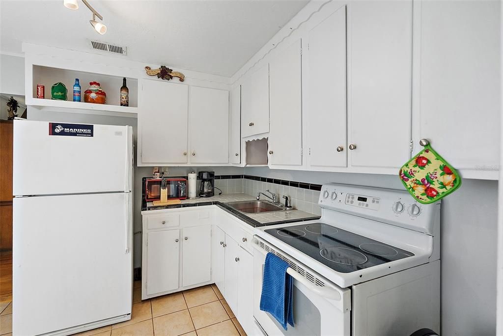 Active With Contract: $310,000 (3 beds, 1 baths, 816 Square Feet)