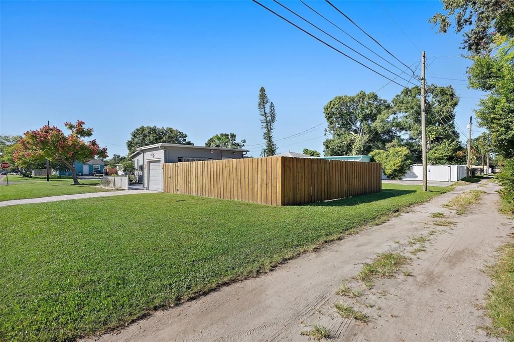 Active With Contract: $310,000 (3 beds, 1 baths, 816 Square Feet)