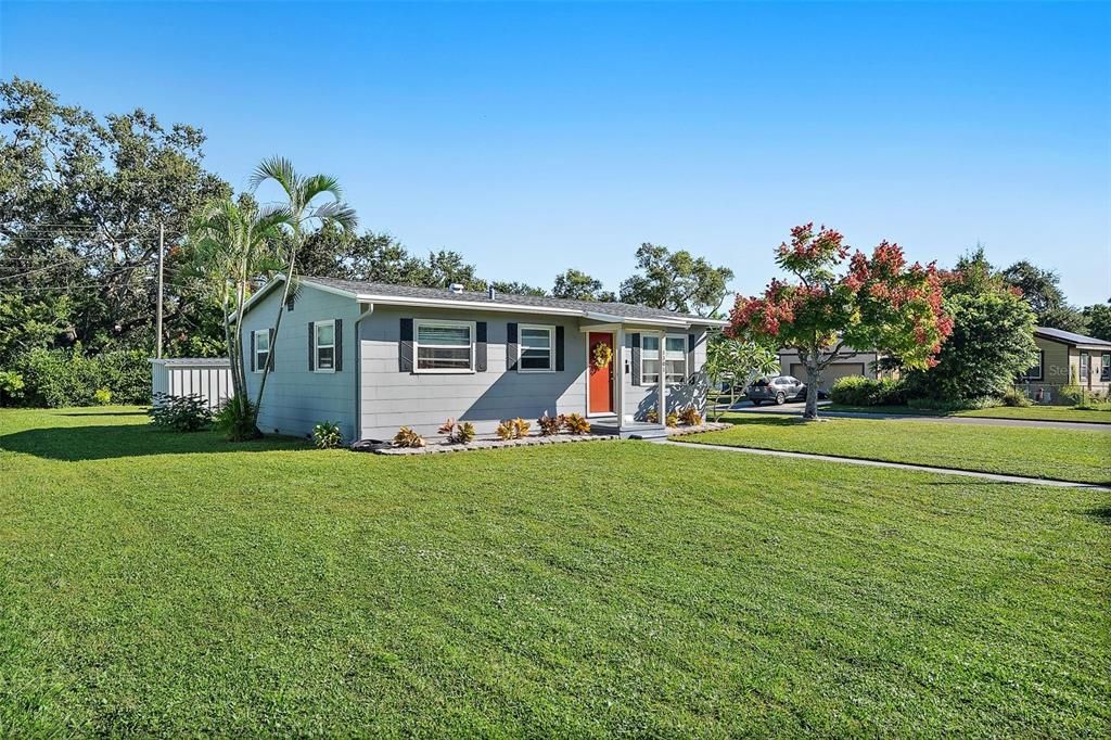 Active With Contract: $310,000 (3 beds, 1 baths, 816 Square Feet)