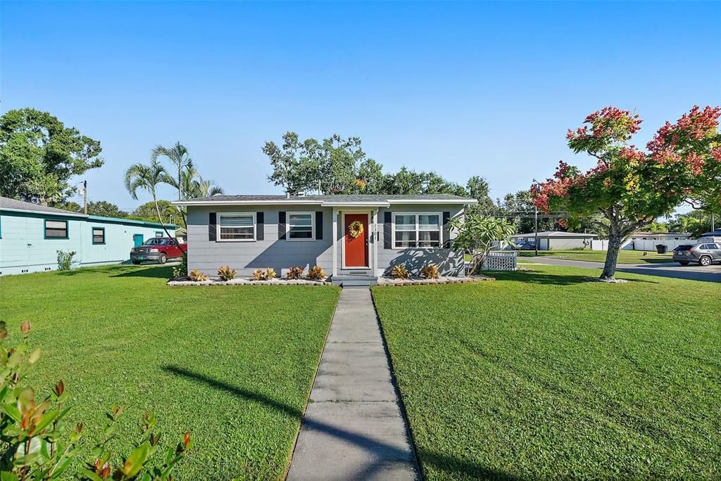 Active With Contract: $310,000 (3 beds, 1 baths, 816 Square Feet)