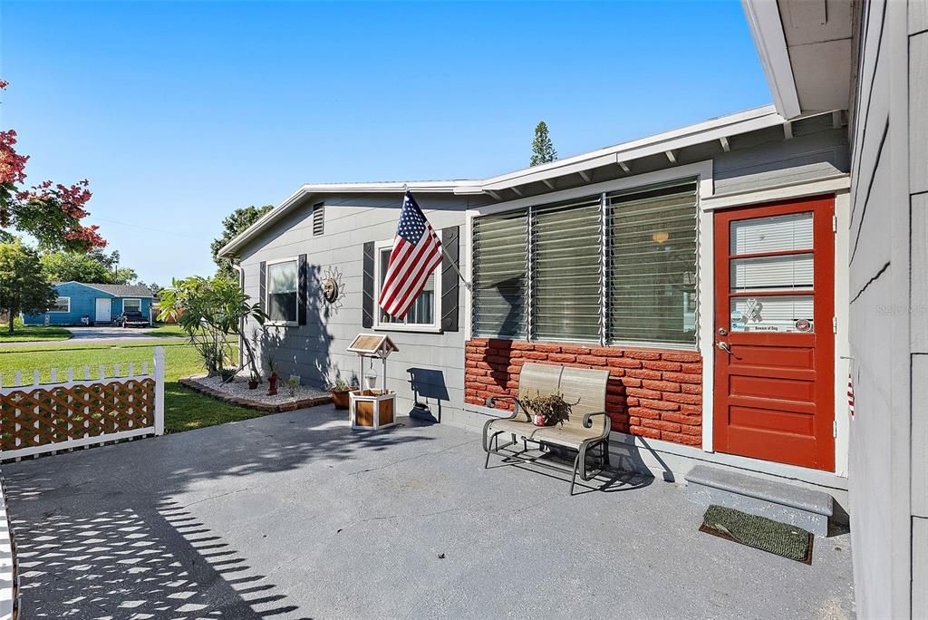 Active With Contract: $310,000 (3 beds, 1 baths, 816 Square Feet)