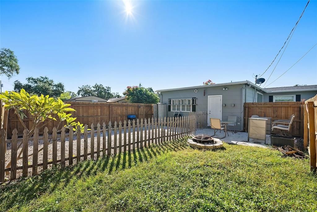 Active With Contract: $310,000 (3 beds, 1 baths, 816 Square Feet)