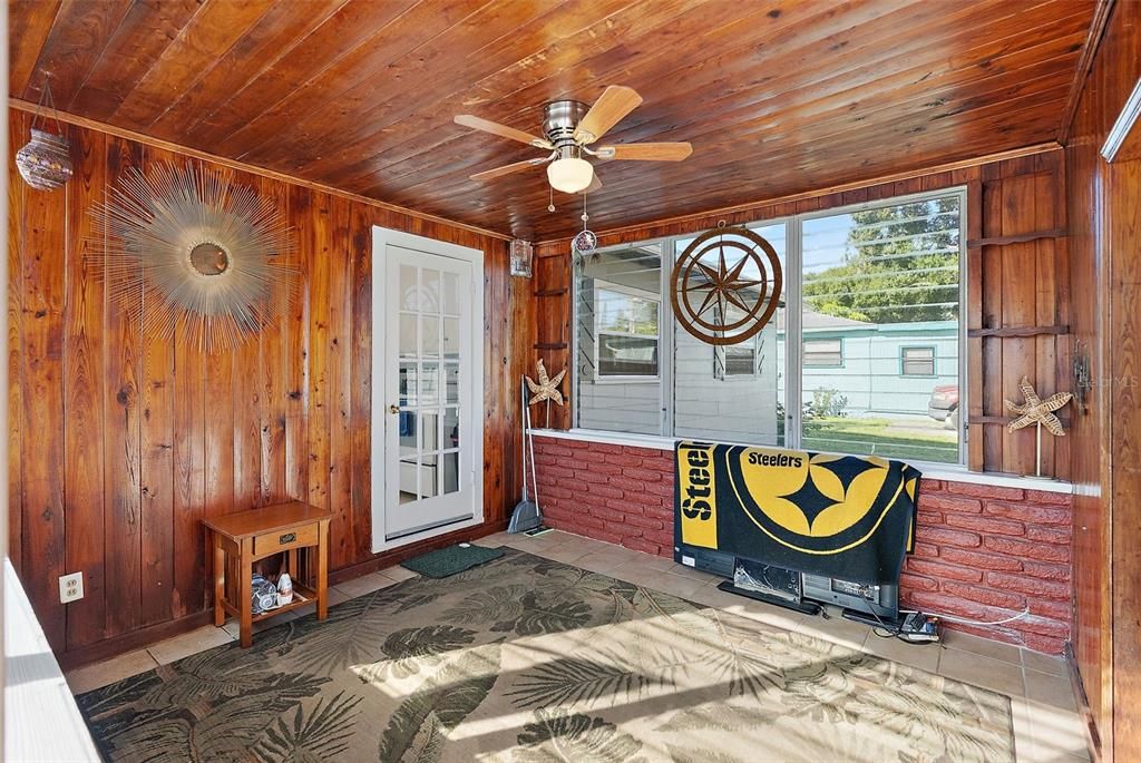 Active With Contract: $310,000 (3 beds, 1 baths, 816 Square Feet)