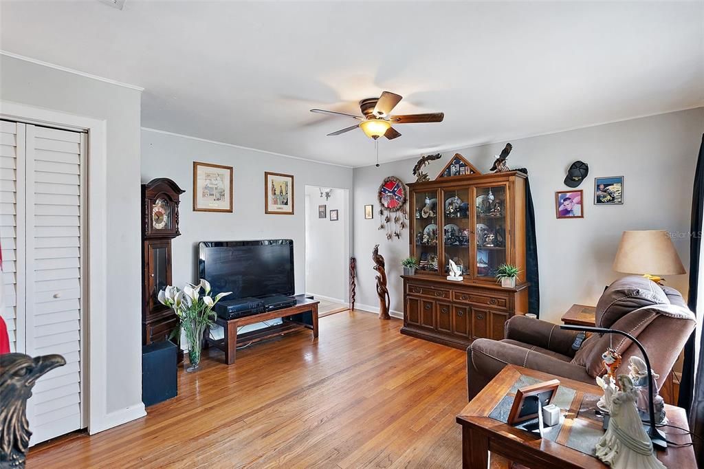 Active With Contract: $310,000 (3 beds, 1 baths, 816 Square Feet)