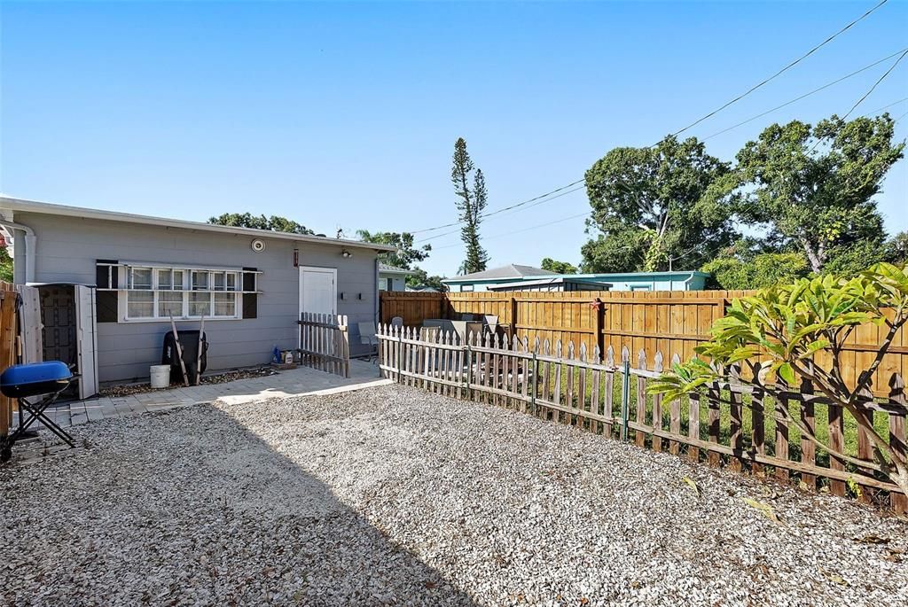 Active With Contract: $310,000 (3 beds, 1 baths, 816 Square Feet)