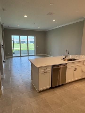 Под контрактом: $285,584 (2 спален, 2 ванн, 1395 Квадратных фут)