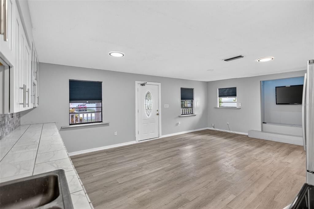 For Sale: $515,000 (3 beds, 2 baths, 1466 Square Feet)