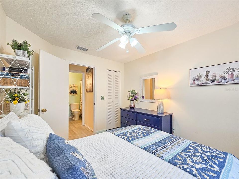 Active With Contract: $299,000 (2 beds, 2 baths, 947 Square Feet)