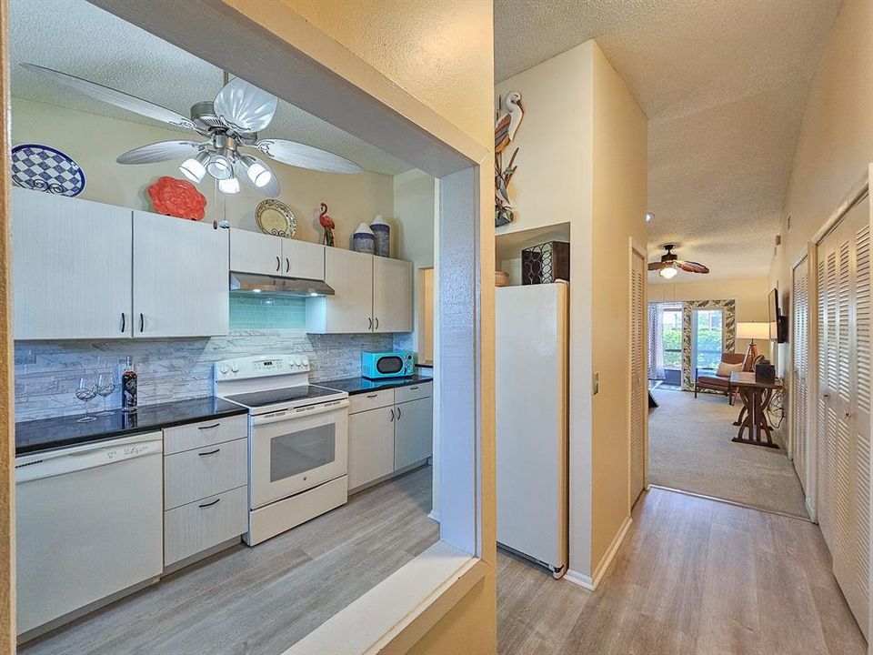 Active With Contract: $299,000 (2 beds, 2 baths, 947 Square Feet)