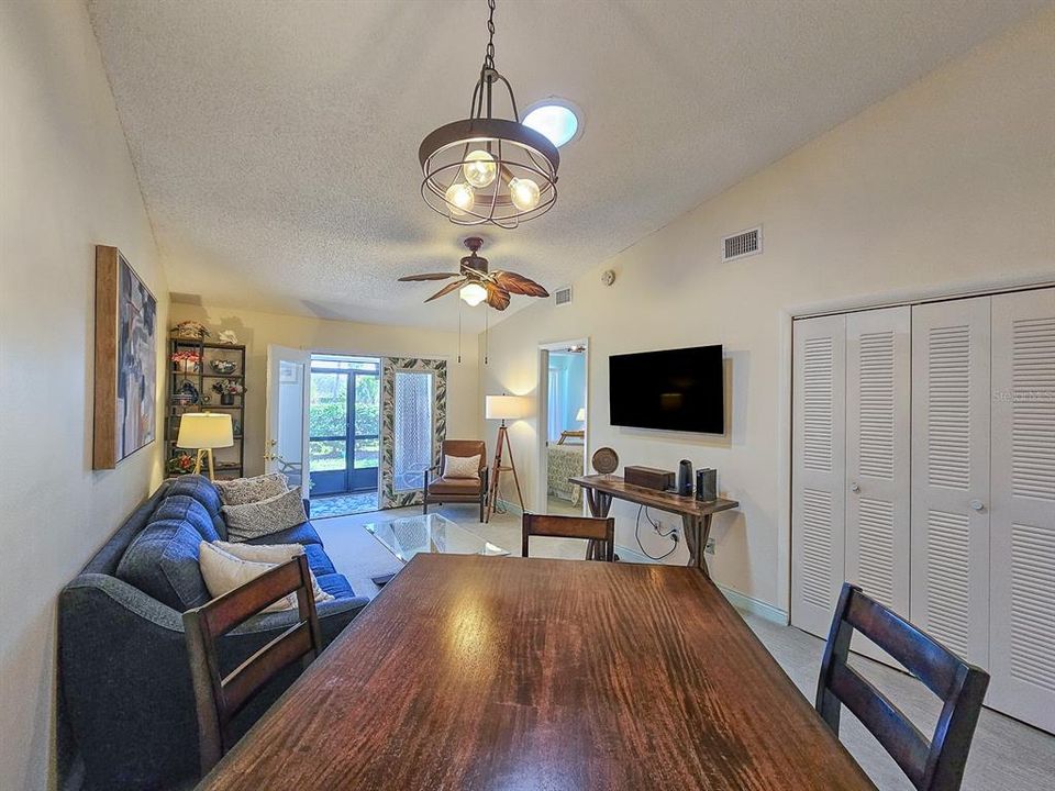 Active With Contract: $299,000 (2 beds, 2 baths, 947 Square Feet)