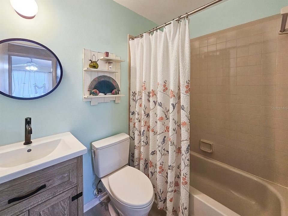 Active With Contract: $299,000 (2 beds, 2 baths, 947 Square Feet)