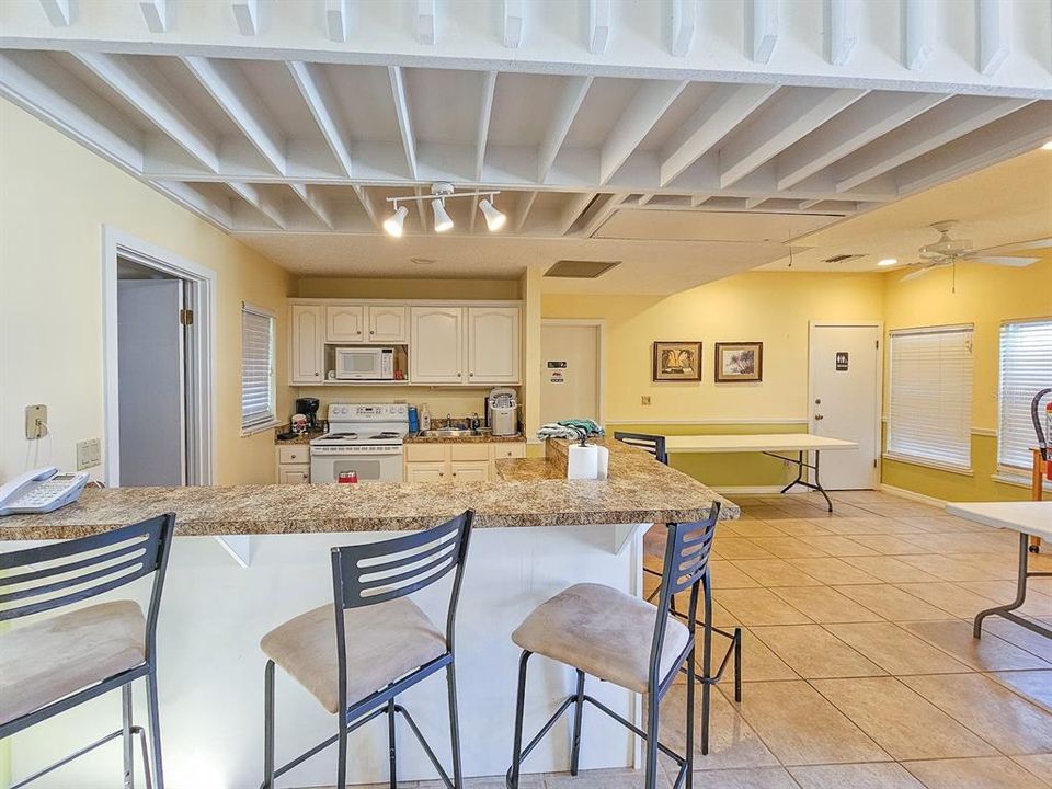 Active With Contract: $299,000 (2 beds, 2 baths, 947 Square Feet)