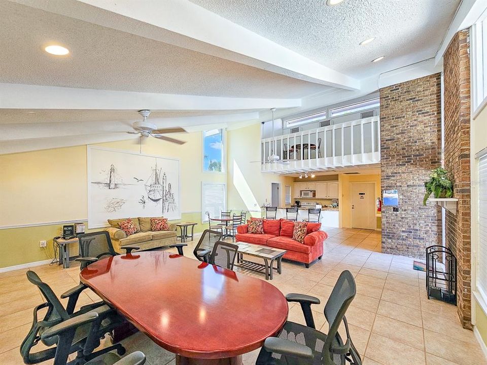 Active With Contract: $299,000 (2 beds, 2 baths, 947 Square Feet)