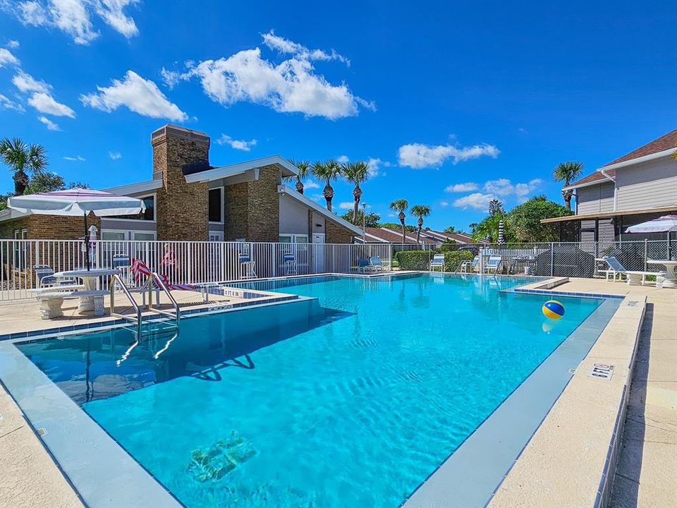 Active With Contract: $299,000 (2 beds, 2 baths, 947 Square Feet)