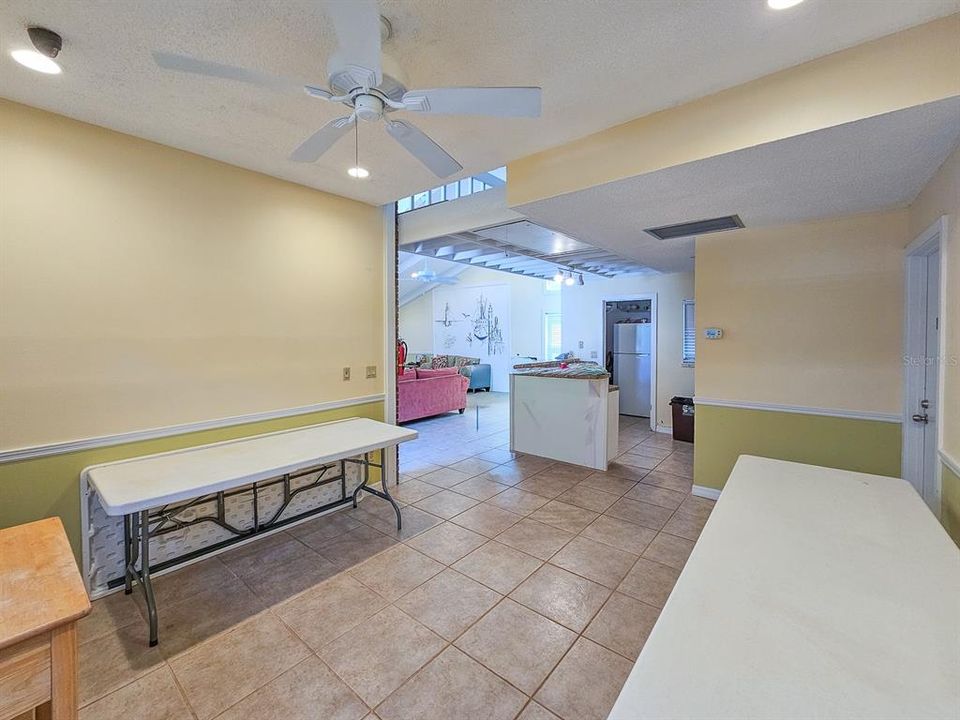 Active With Contract: $299,000 (2 beds, 2 baths, 947 Square Feet)