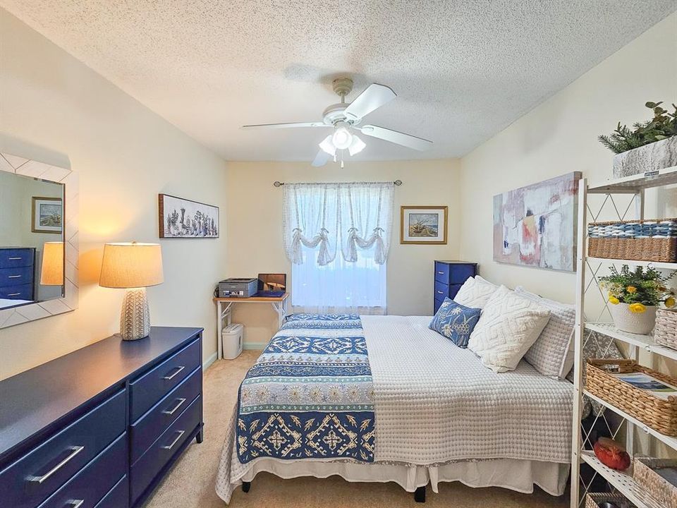 Active With Contract: $299,000 (2 beds, 2 baths, 947 Square Feet)