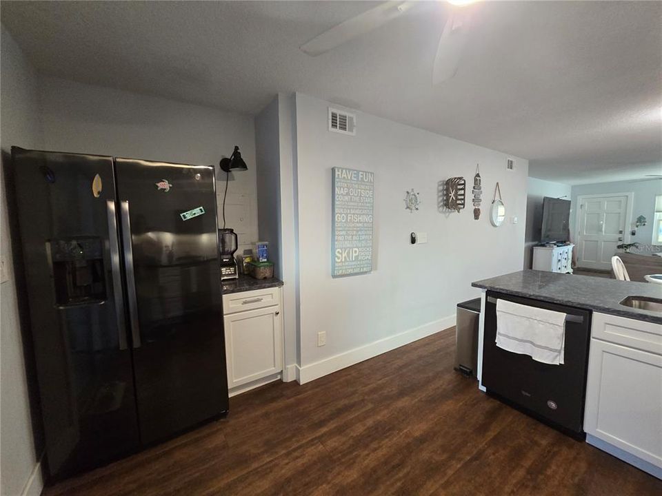 出租: $1,875 (2 贝兹, 2 浴室, 1235 平方英尺)