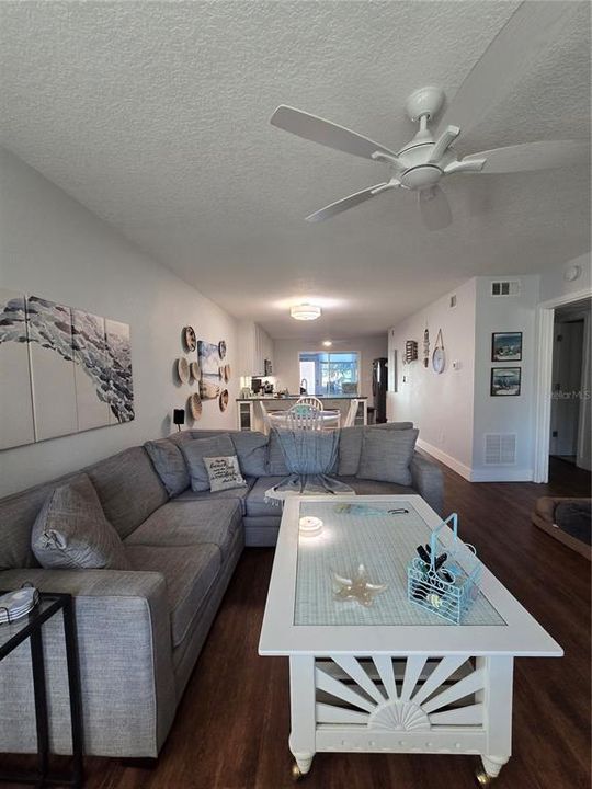 出租: $1,875 (2 贝兹, 2 浴室, 1235 平方英尺)