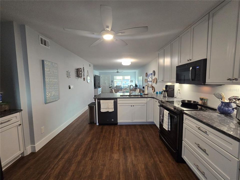 出租: $1,875 (2 贝兹, 2 浴室, 1235 平方英尺)