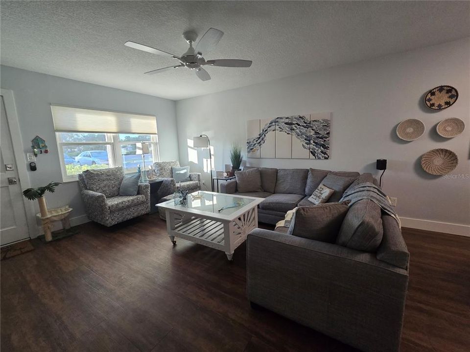 出租: $1,875 (2 贝兹, 2 浴室, 1235 平方英尺)